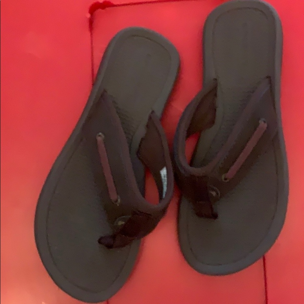 Boys Sperry flip flops